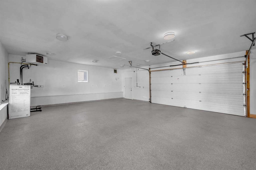 10012 Willowview Road Se, Calgary, AB - Indoor Photo Showing Garage