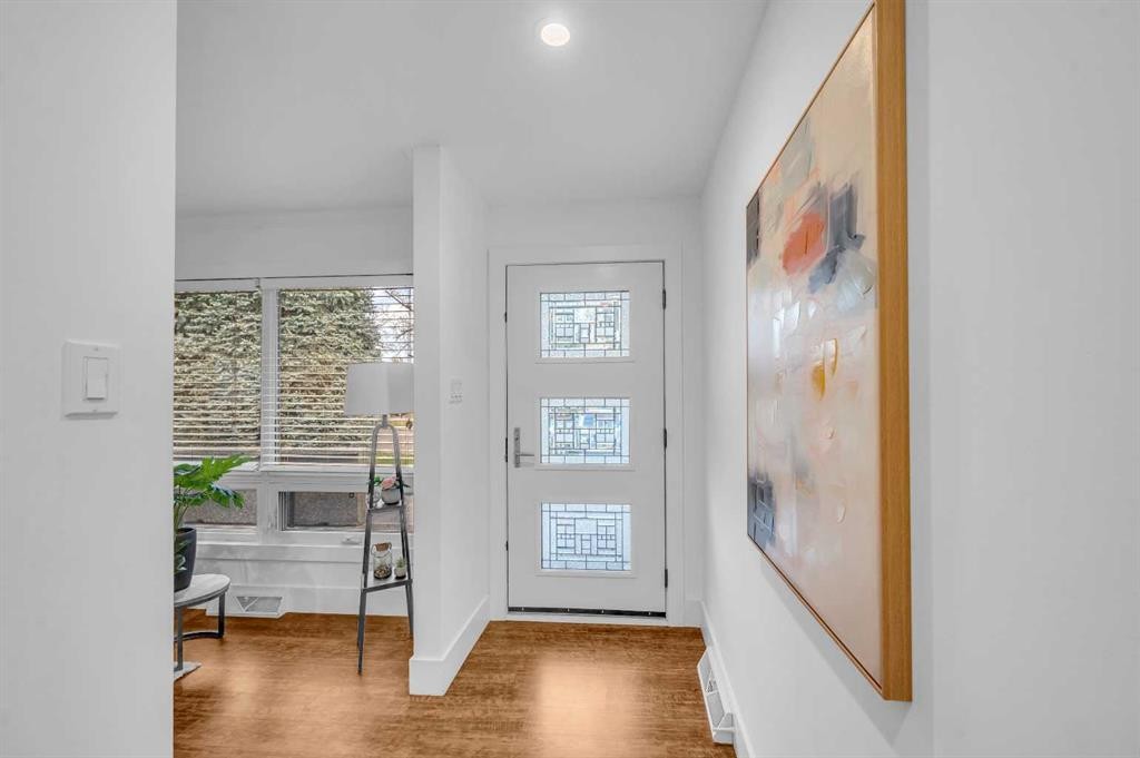10012 Willowview Road Se, Calgary, AB - Indoor Photo Showing Other Room