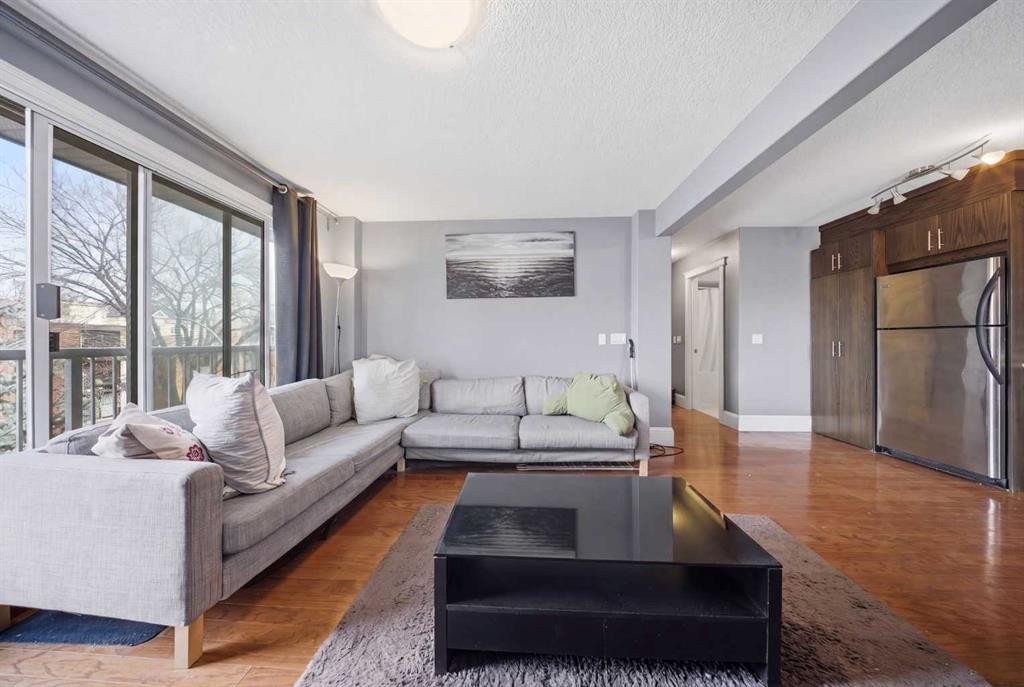 401-525 22 Avenue Sw, Calgary, AB - Indoor Photo Showing Living Room