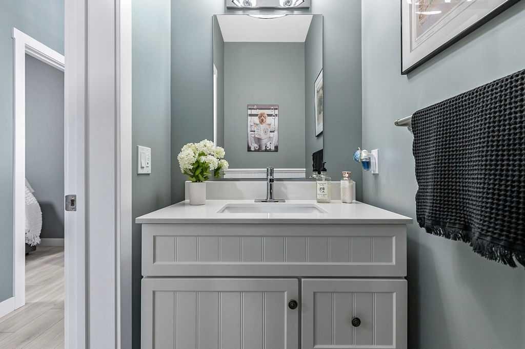 5 Birch Glen, Okotoks, AB - Indoor Photo Showing Bathroom