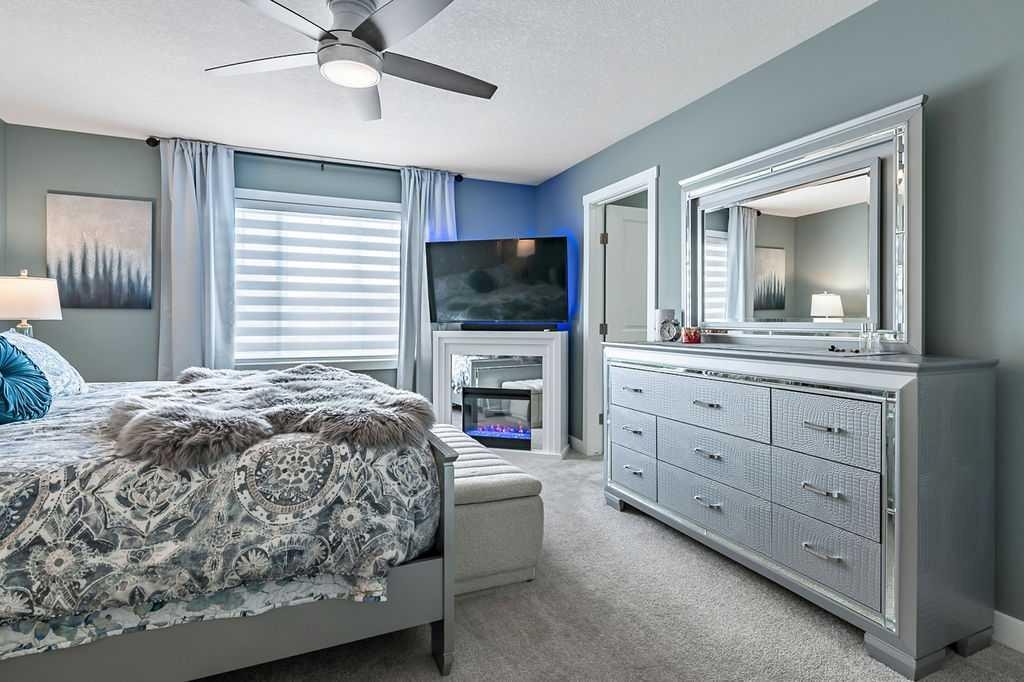 5 Birch Glen, Okotoks, AB - Indoor Photo Showing Bedroom