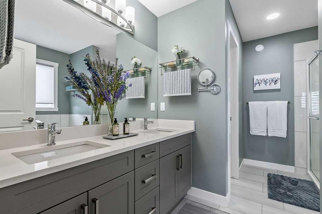 5 Birch Glen, Okotoks, AB - Indoor Photo Showing Bathroom