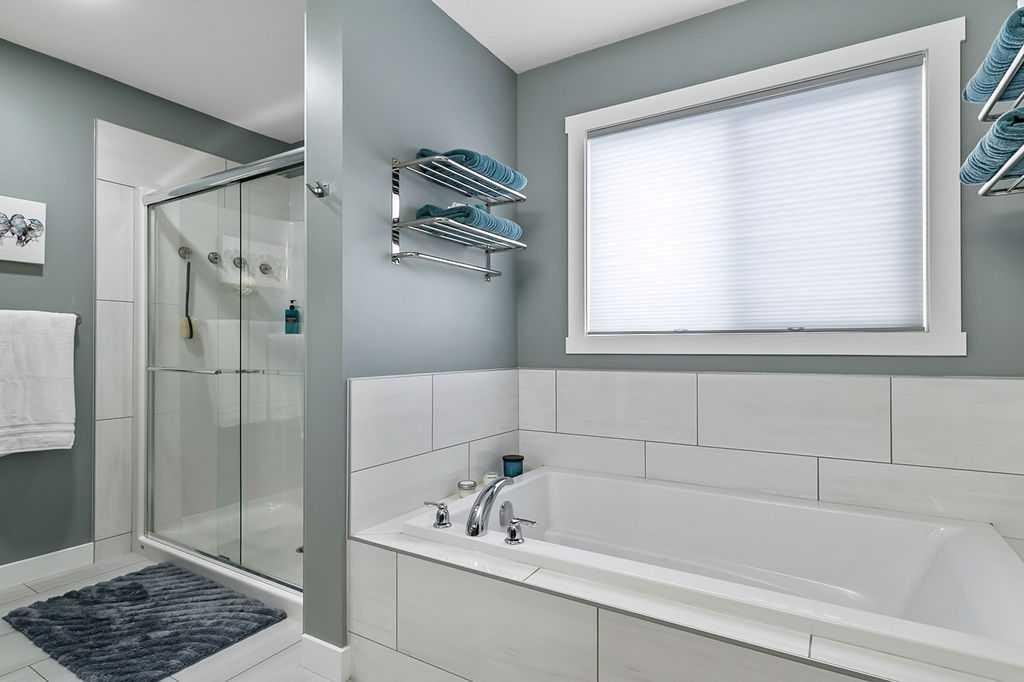 5 Birch Glen, Okotoks, AB - Indoor Photo Showing Bathroom