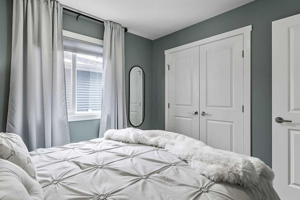 5 Birch Glen, Okotoks, AB - Indoor Photo Showing Bedroom