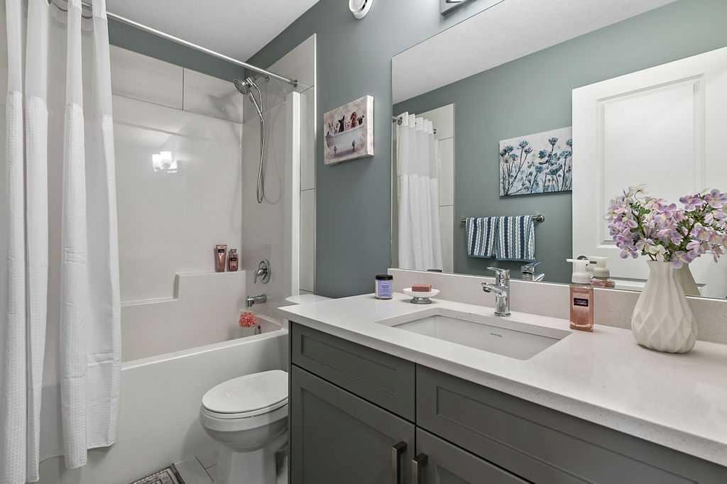 5 Birch Glen, Okotoks, AB - Indoor Photo Showing Bathroom