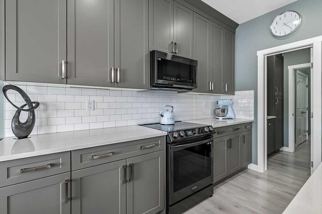 5 Birch Glen, Okotoks, AB - Indoor Photo Showing Kitchen With Upgraded Kitchen