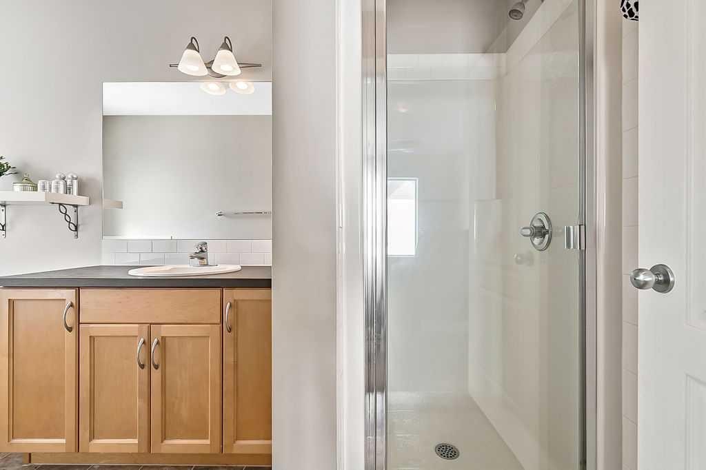 280 Copperstone Gardens Se, Calgary, AB - Indoor Photo Showing Bathroom