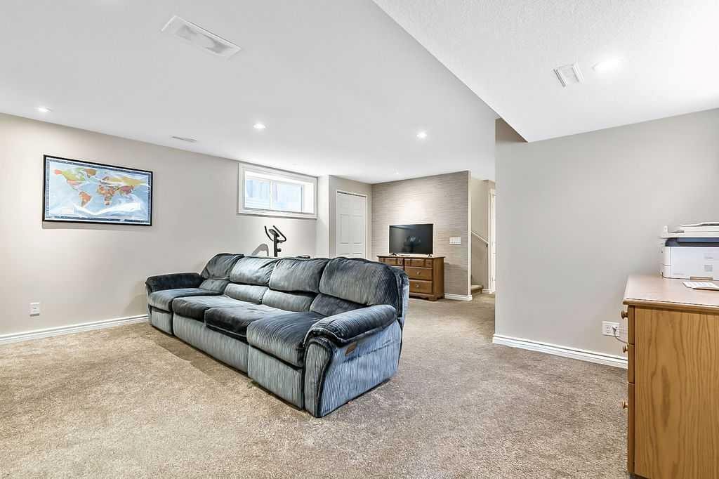 280 Copperstone Gardens Se, Calgary, AB - Indoor