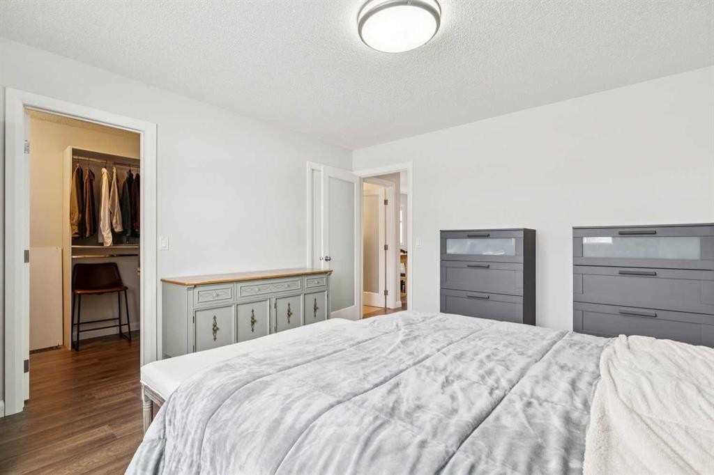 60 Erin Meadow Way Se, Calgary, AB - Indoor Photo Showing Bedroom