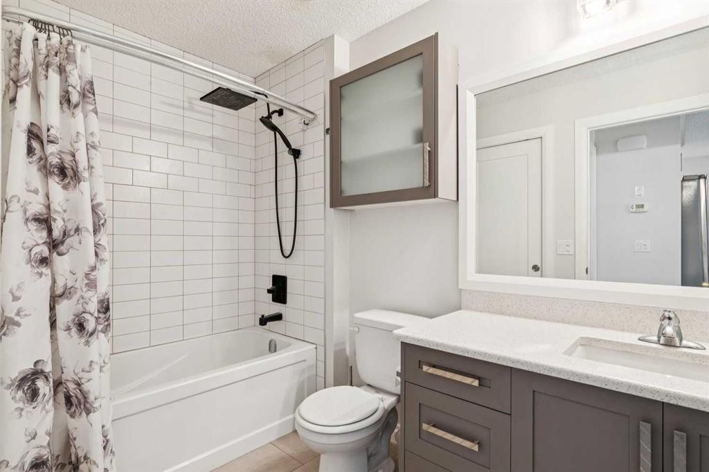 60 Erin Meadow Way Se, Calgary, AB - Indoor Photo Showing Bathroom