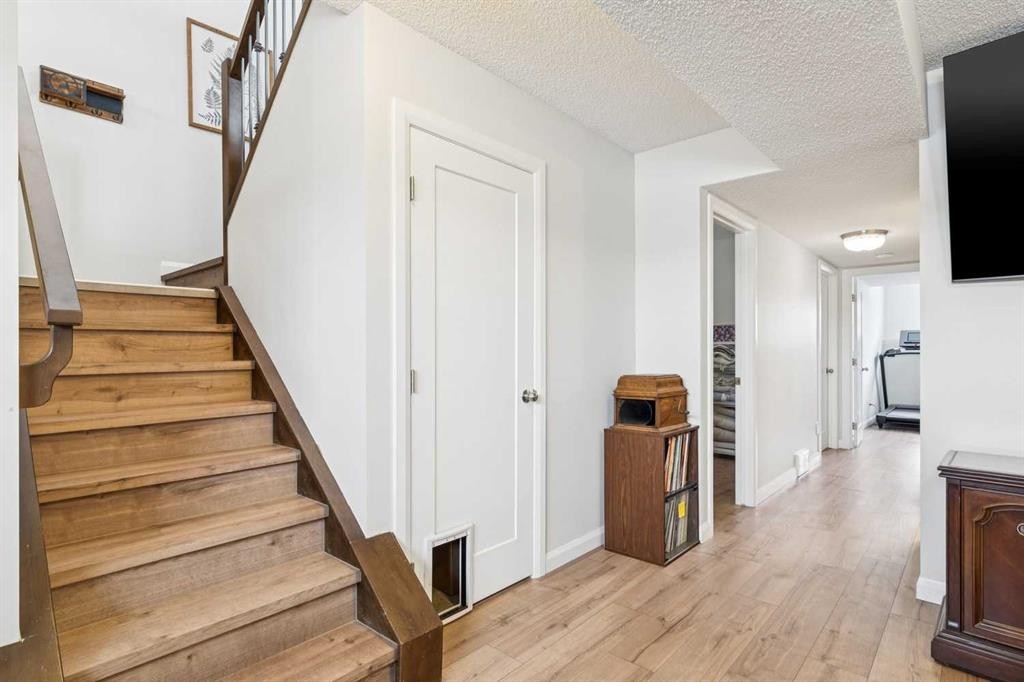 60 Erin Meadow Way Se, Calgary, AB - Indoor Photo Showing Other Room