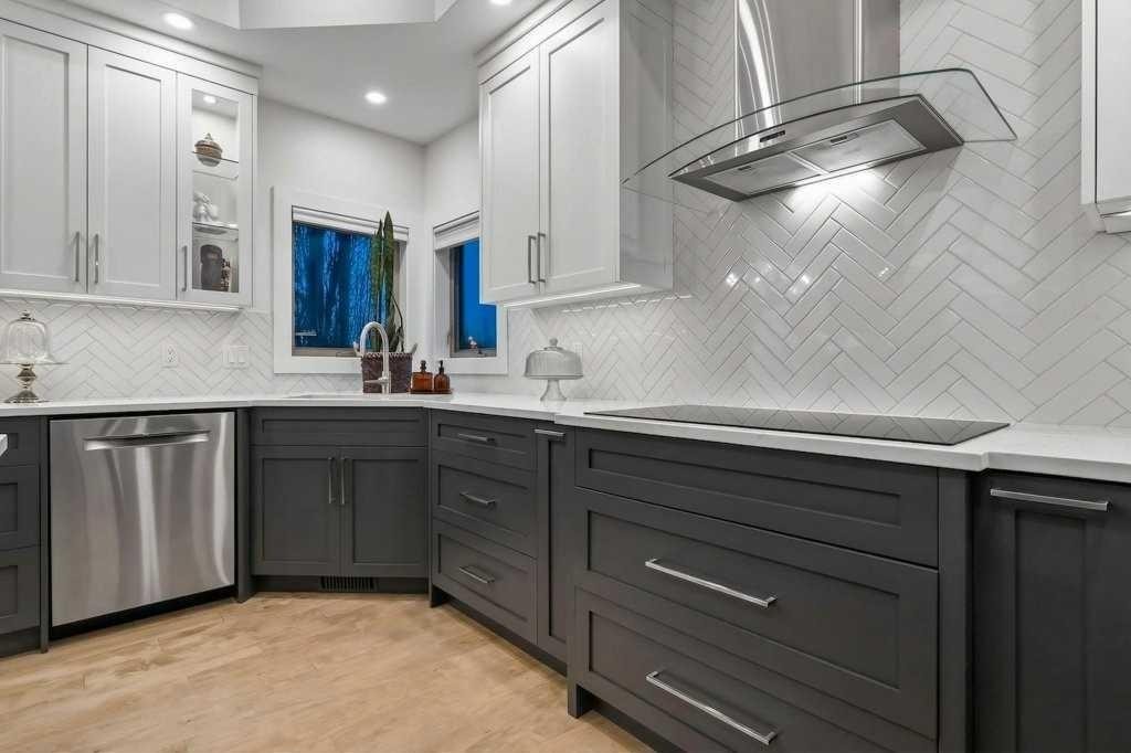 55 Cougar Plateau Circle Sw, Calgary, AB - Indoor Photo Showing Kitchen With Upgraded Kitchen