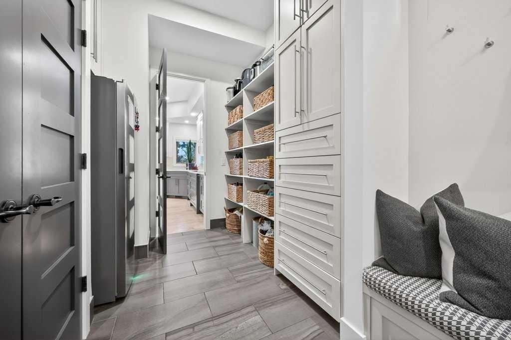 55 Cougar Plateau Circle Sw, Calgary, AB - Indoor