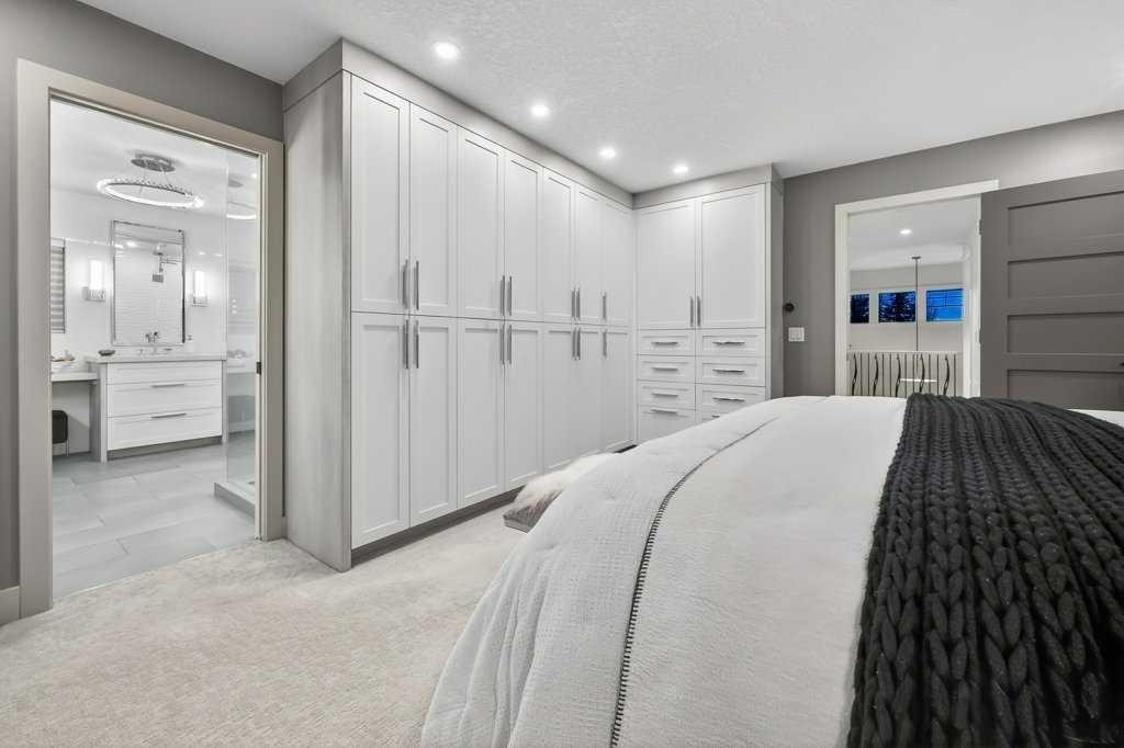 55 Cougar Plateau Circle Sw, Calgary, AB - Indoor Photo Showing Bedroom