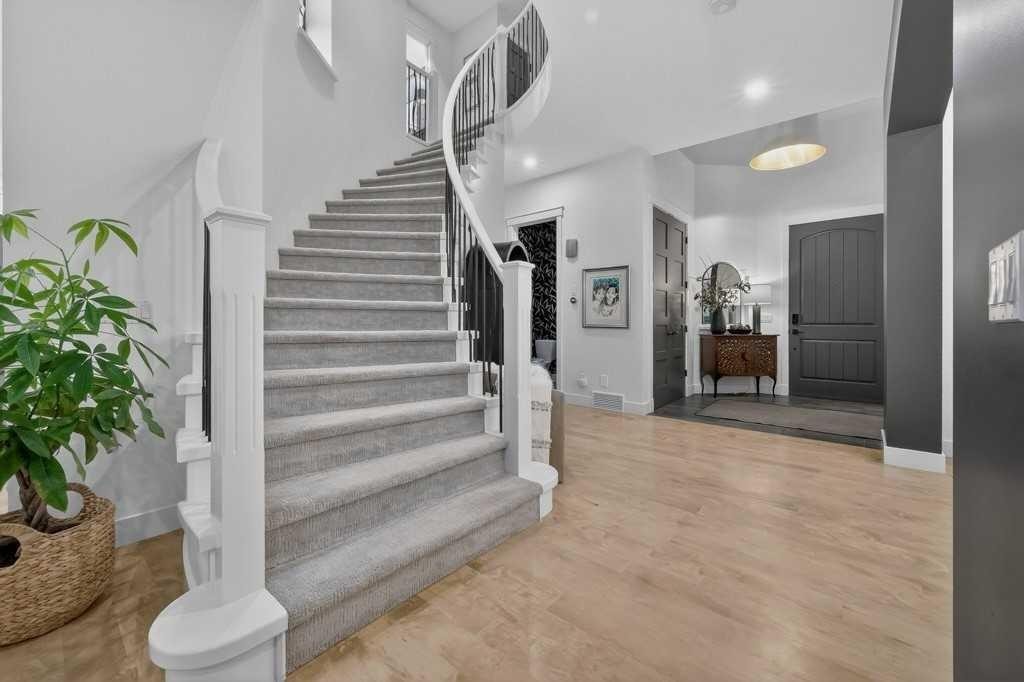 55 Cougar Plateau Circle Sw, Calgary, AB - Indoor Photo Showing Other Room