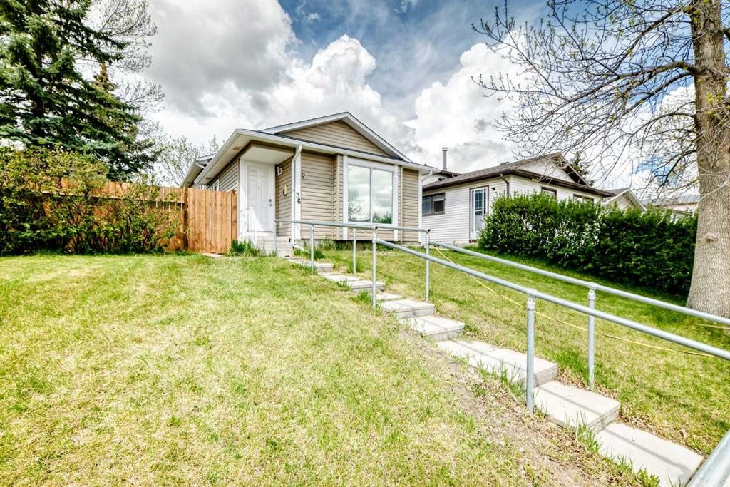 36 Castleglen Way Ne, Calgary, AB - Outdoor