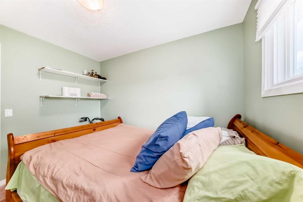 36 Castleglen Way Ne, Calgary, AB - Indoor Photo Showing Bedroom