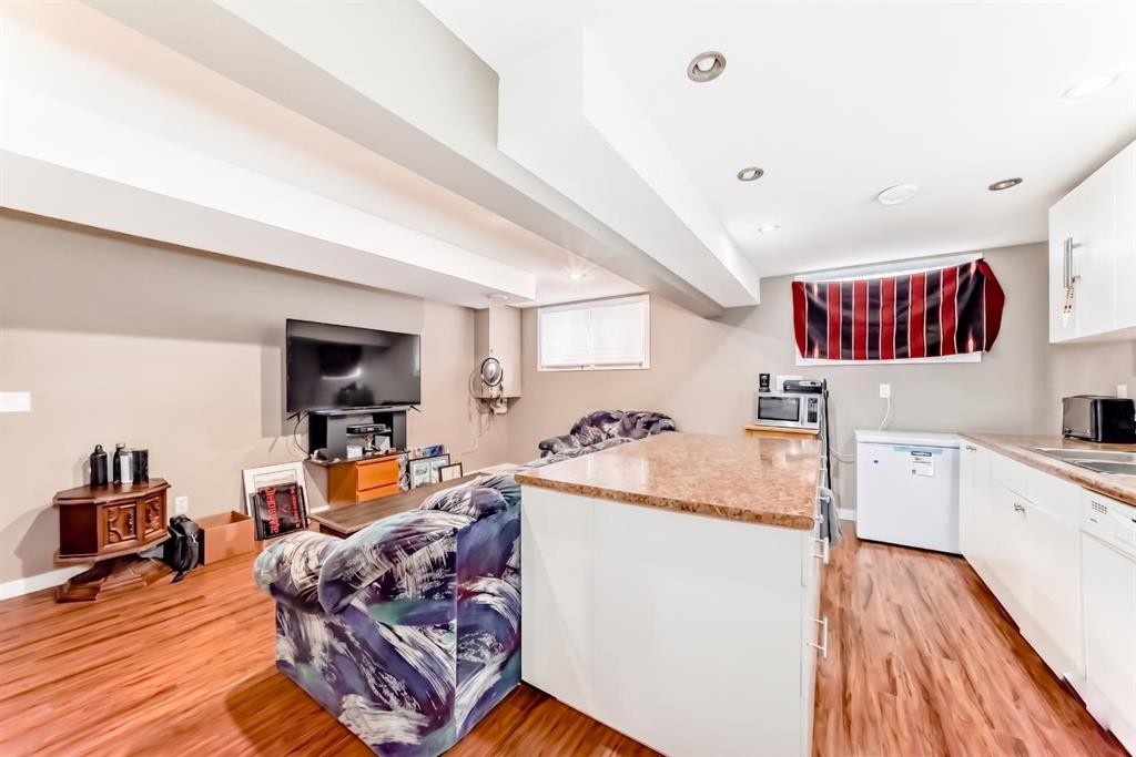 36 Castleglen Way Ne, Calgary, AB - Indoor Photo Showing Kitchen