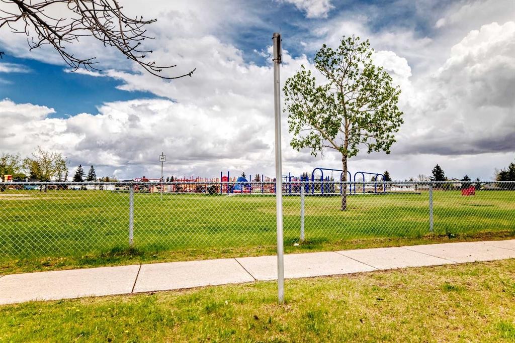 36 Castleglen Way Ne, Calgary, AB - Outdoor