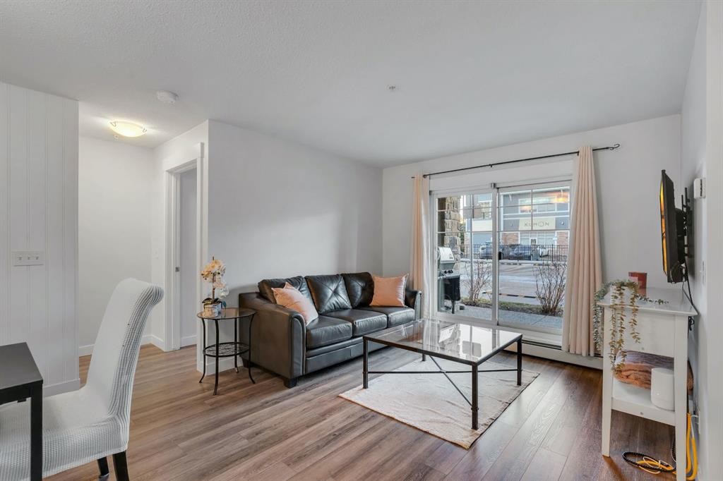 3104-11 Mahogany Row Se, Calgary, AB - Indoor Photo Showing Living Room
