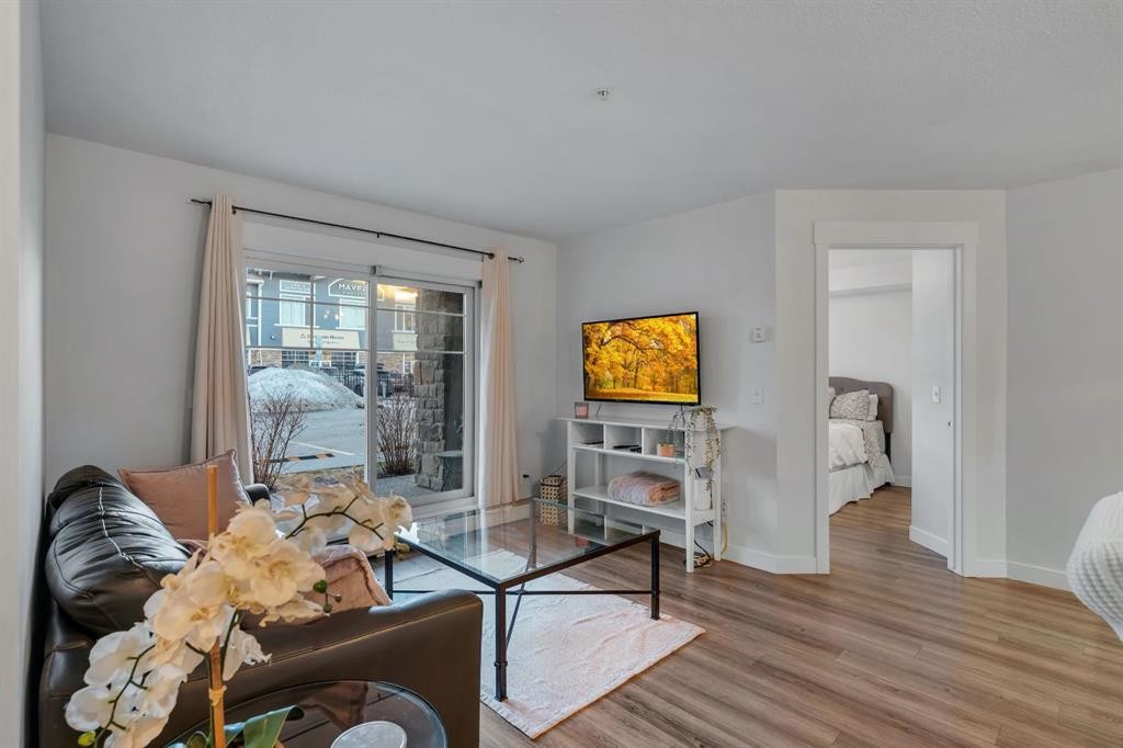 3104-11 Mahogany Row Se, Calgary, AB - Indoor Photo Showing Living Room