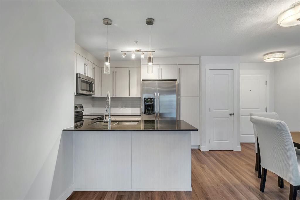 3104-11 Mahogany Row Se, Calgary, AB - Indoor Photo Showing Kitchen With Upgraded Kitchen