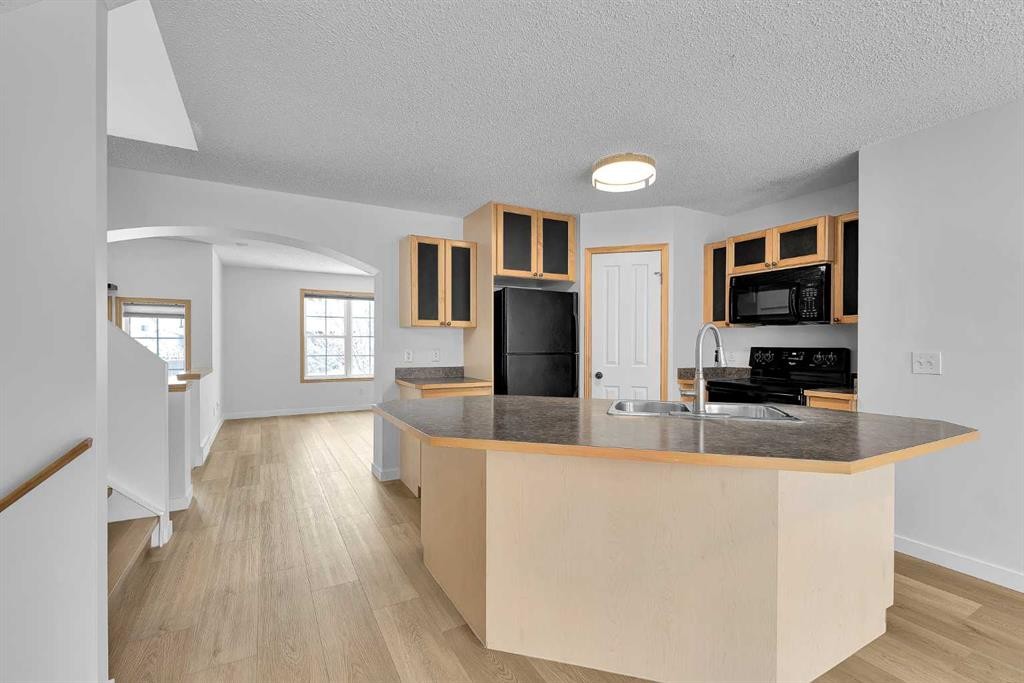 89 Covebrook Place Ne, Calgary, AB - Indoor Photo Showing Kitchen With Double Sink
