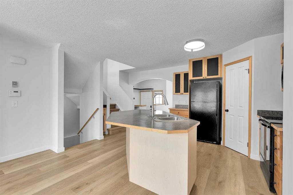 89 Covebrook Place Ne, Calgary, AB - Indoor Photo Showing Kitchen With Double Sink