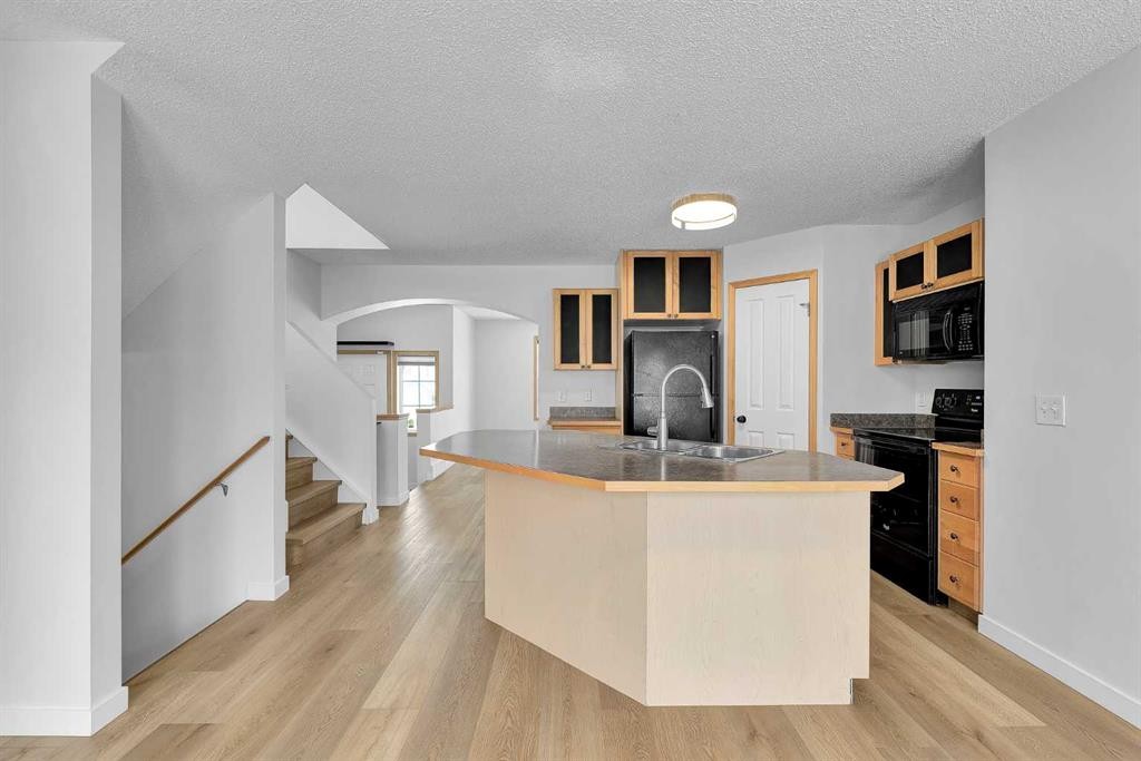 89 Covebrook Place Ne, Calgary, AB - Indoor Photo Showing Kitchen