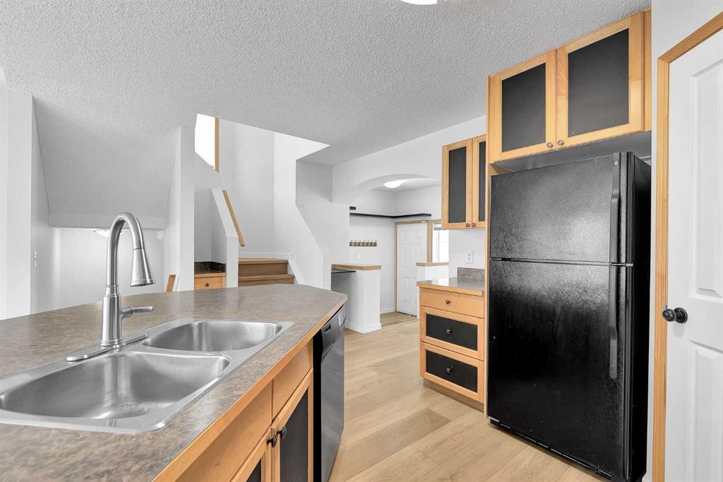 89 Covebrook Place Ne, Calgary, AB - Indoor Photo Showing Kitchen With Double Sink