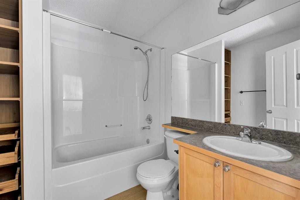 89 Covebrook Place Ne, Calgary, AB - Indoor Photo Showing Bathroom