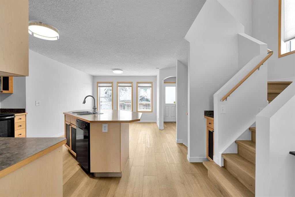 89 Covebrook Place Ne, Calgary, AB - Indoor Photo Showing Kitchen With Double Sink