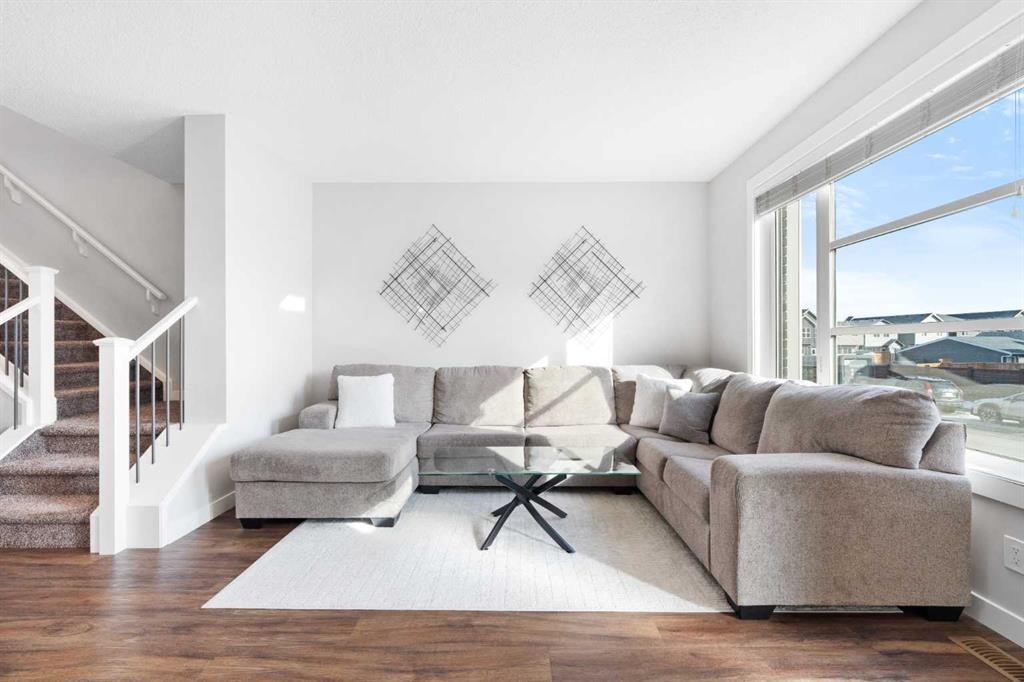 174 Seton Grove Se, Calgary, AB - Indoor Photo Showing Living Room