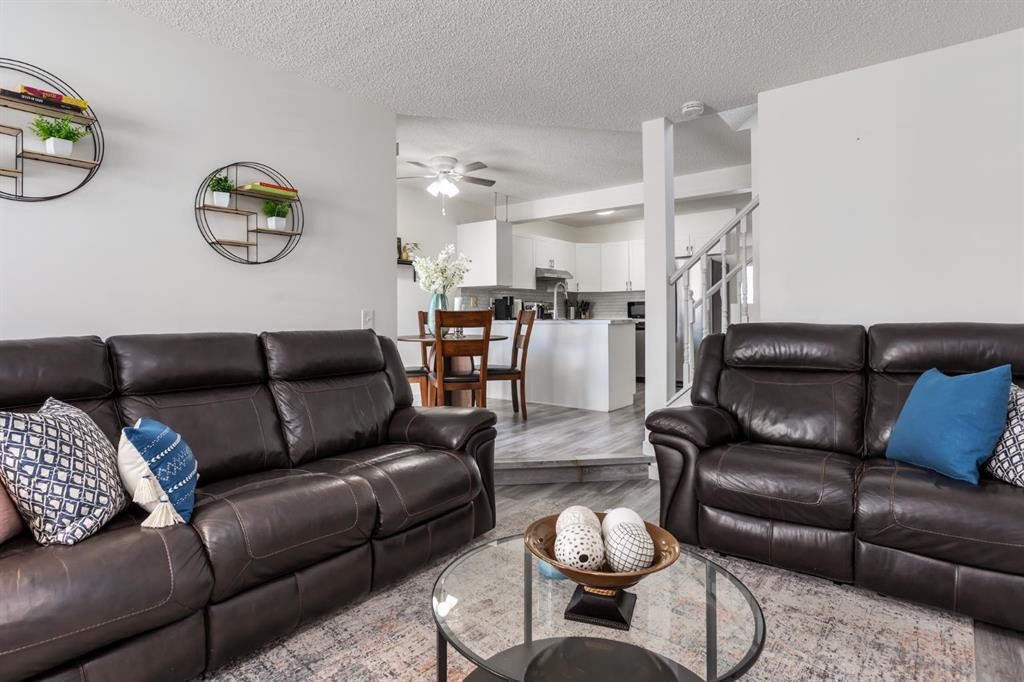 303 Coventry Close Ne, Calgary, AB - Indoor Photo Showing Living Room