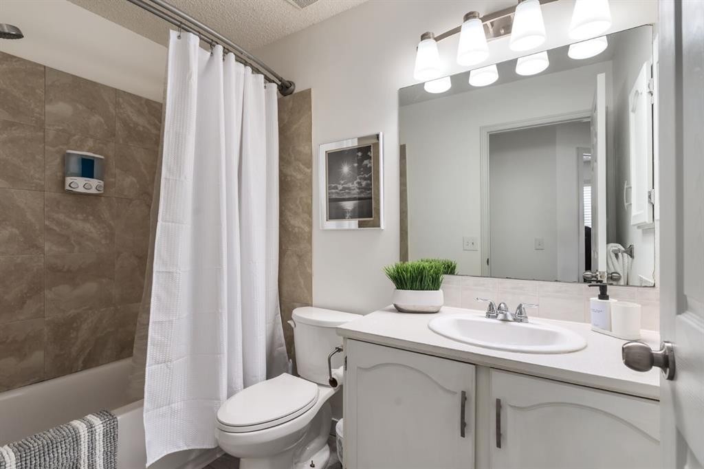 303 Coventry Close Ne, Calgary, AB - Indoor Photo Showing Bathroom