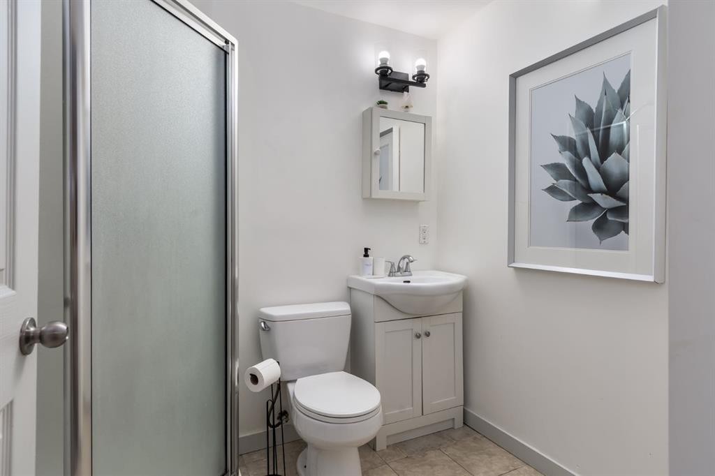 303 Coventry Close Ne, Calgary, AB - Indoor Photo Showing Bathroom