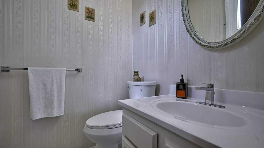 103 Rundlehorn Crescent Ne, Calgary, AB - Indoor Photo Showing Bathroom