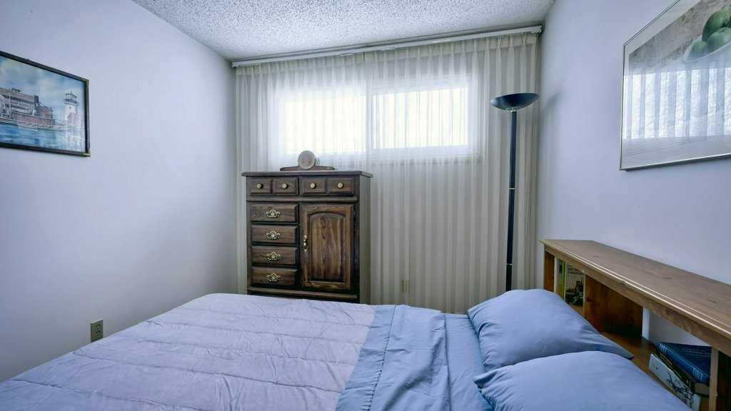 103 Rundlehorn Crescent Ne, Calgary, AB - Indoor Photo Showing Bedroom