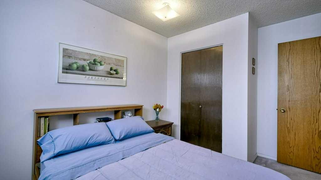 103 Rundlehorn Crescent Ne, Calgary, AB - Indoor Photo Showing Bedroom