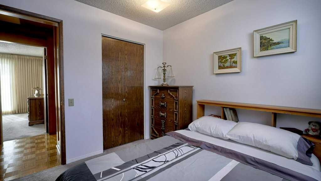 103 Rundlehorn Crescent Ne, Calgary, AB - Indoor Photo Showing Bedroom