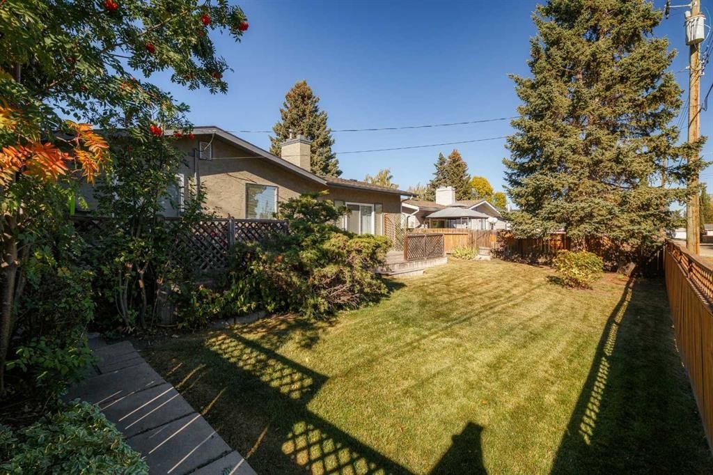 3035 Cedar Ridge Drive Sw, Calgary, AB - Outdoor