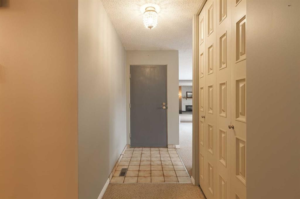 3035 Cedar Ridge Drive Sw, Calgary, AB - Indoor Photo Showing Other Room