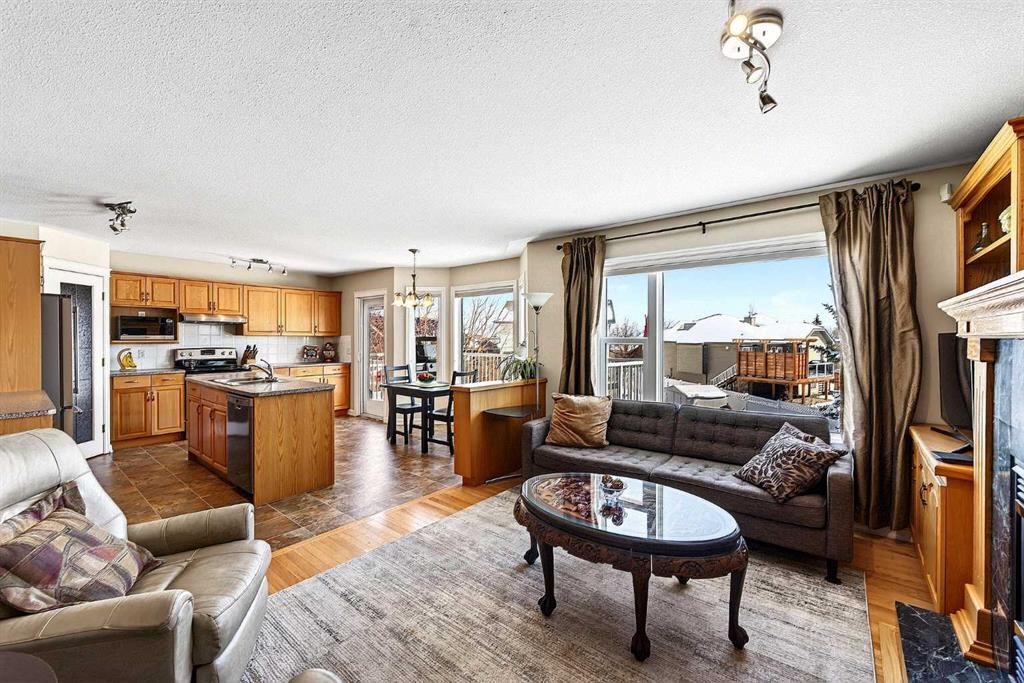 219 Hidden Ranch Circle Nw, Calgary, AB - Indoor Photo Showing Living Room