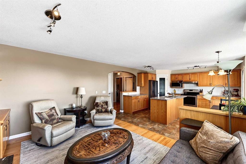 219 Hidden Ranch Circle Nw, Calgary, AB - Indoor Photo Showing Living Room