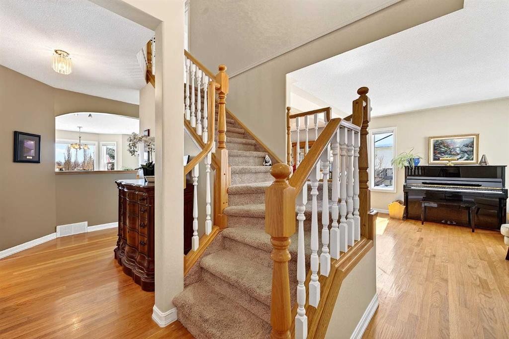 219 Hidden Ranch Circle Nw, Calgary, AB - Indoor Photo Showing Other Room