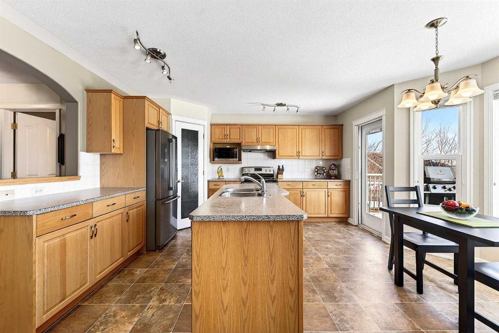 219 Hidden Ranch Circle Nw, Calgary, AB - Indoor Photo Showing Other Room