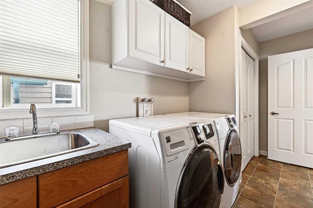 219 Hidden Ranch Circle Nw, Calgary, AB - Indoor Photo Showing Laundry Room