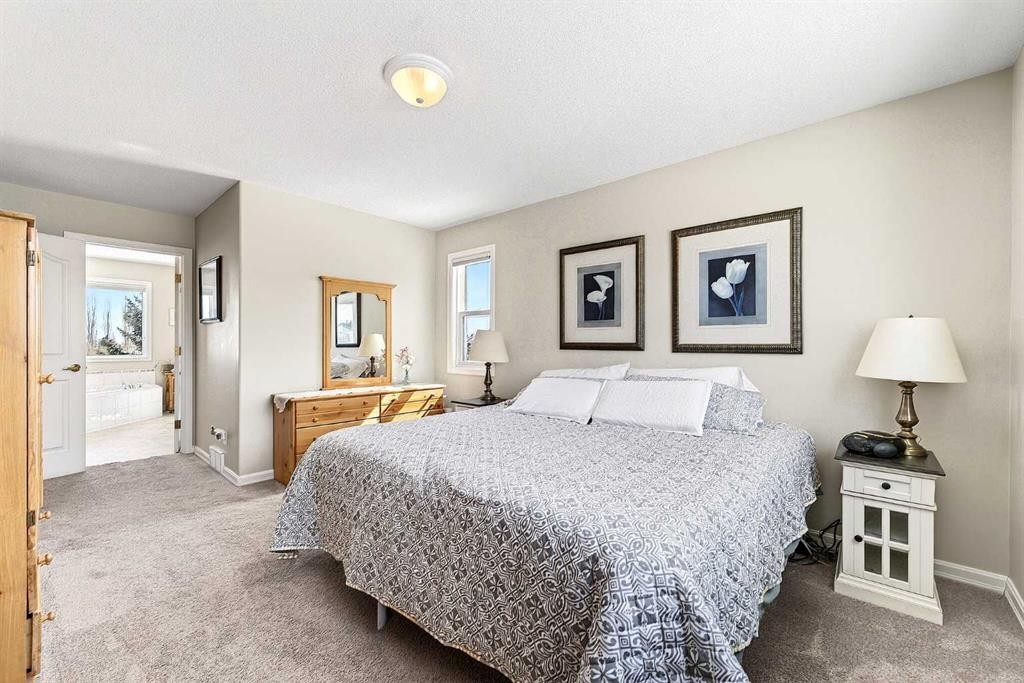 219 Hidden Ranch Circle Nw, Calgary, AB - Indoor Photo Showing Bedroom
