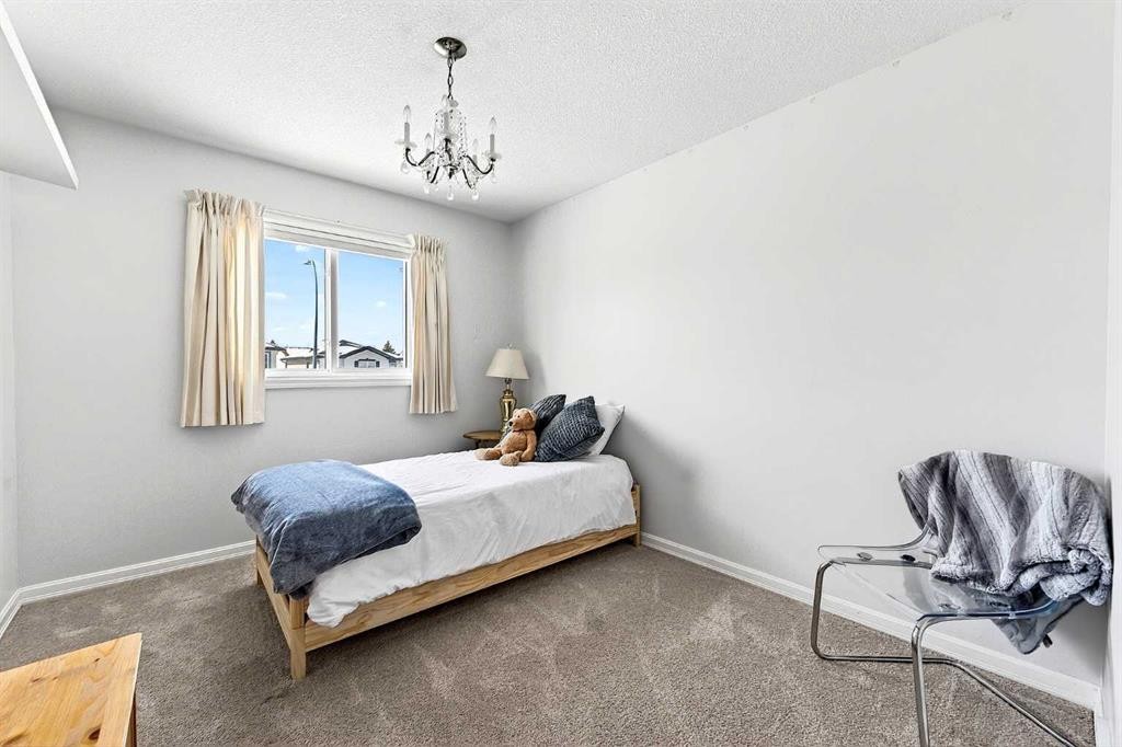 219 Hidden Ranch Circle Nw, Calgary, AB - Indoor Photo Showing Bedroom