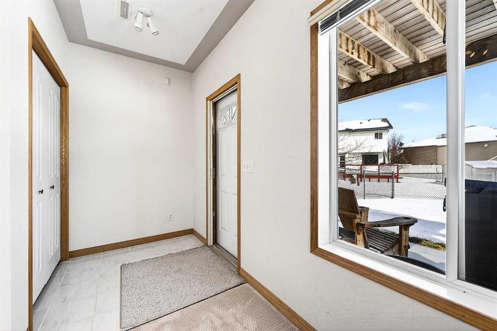 219 Hidden Ranch Circle Nw, Calgary, AB - Indoor Photo Showing Other Room